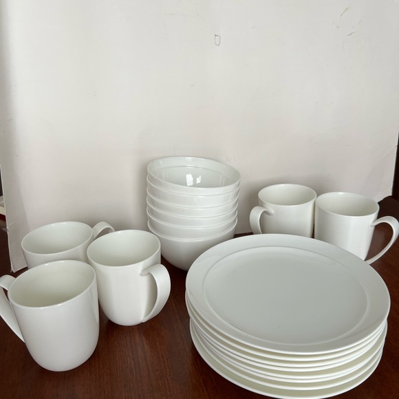 Halo by CRATE & BARREL Soup/Cereal Bowl
